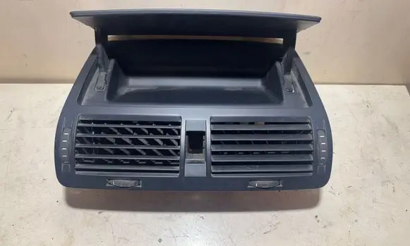 Skoda Octavia Mk2 (1Z) Dash center air vent grill 1Z0820951