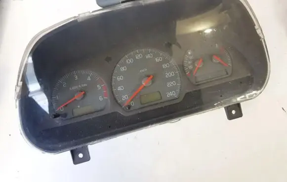 Volvo S40, V40 Speedometer (instrument cluster) 30857484f 98w48d4