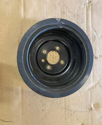 Volkswagen PASSAT B6 Crankshaft pulley 03G105243