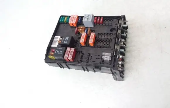 Audi A3 S3 A3 Sportback 8P Fuse module 1K0937124N