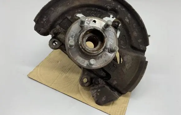 Land Rover Freelander 2 - LR2 Front wheel hub spindle knuckle