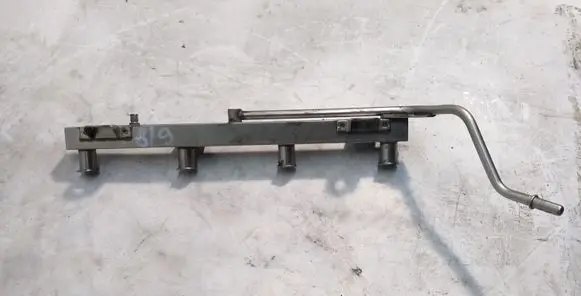 BMW 1 E81 E87 Fuel main line pipe 7530420 7526892