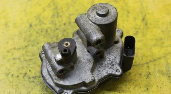 Audi A4 S4 B7 8E 8H Throttle valve 06F133482B