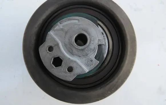Volvo S90, V90 Timing belt tensioner 32298419