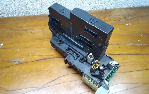 Mercedes-Benz E A207 Fuse module 2129003702 2125452832 2129026601