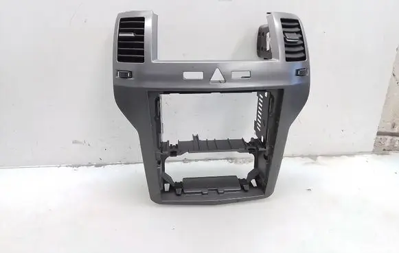 Radio/GPS head unit trim