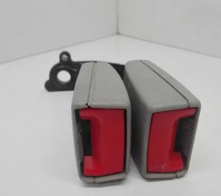 Audi A8 S8 D3 4E Middle seatbelt buckle (rear) 4E0857739A E59