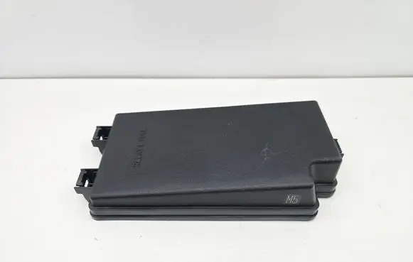 Toyota C-HR I Fuse box cover 82662F4020