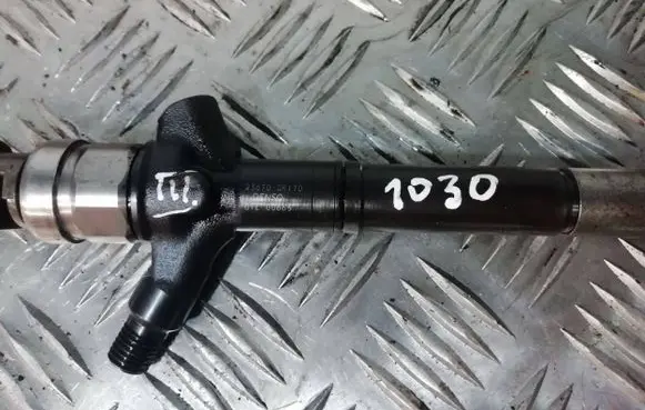 Toyota Corolla Verso AR10 Fuel injector 236700R170 03M05919