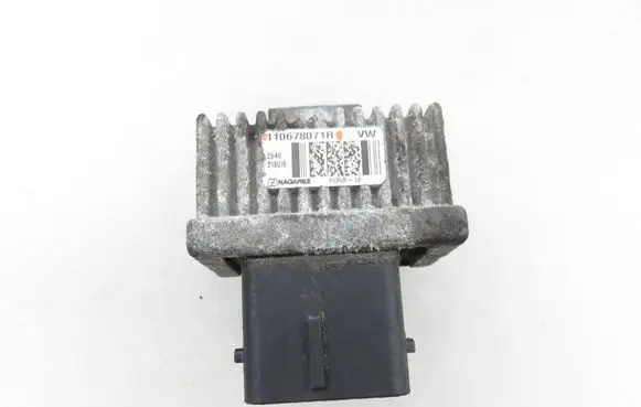 Mercedes-Benz A W176 Glow plug pre-heat relay 110678071R