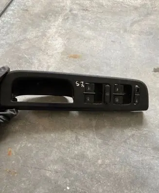 Volkswagen PASSAT B7 Electric window control switch 1J4959857 F005S00011