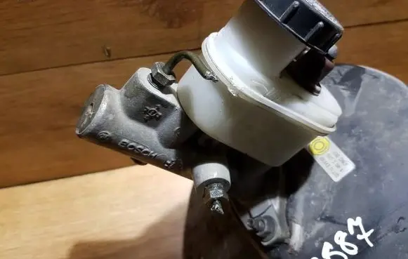 Nissan Almera N16 Master brake cylinder 22157879
