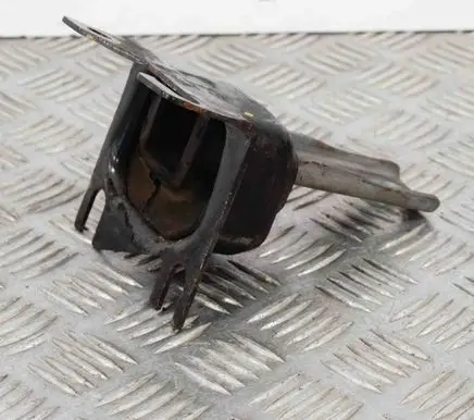 Engine mount bracket