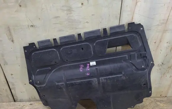 Volkswagen Polo V 6R Engine splash shield/under tray 6RO825235A