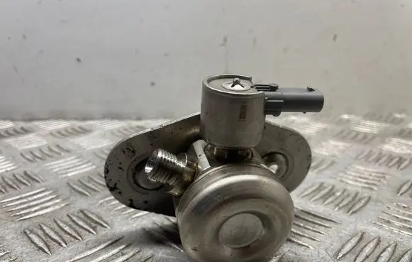Mini One - Cooper F56 F55 Fuel injection high pressure pump 7636881