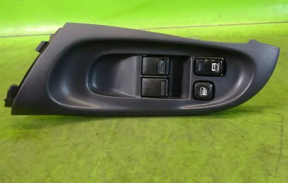 Nissan Almera N16 Electric window control switch