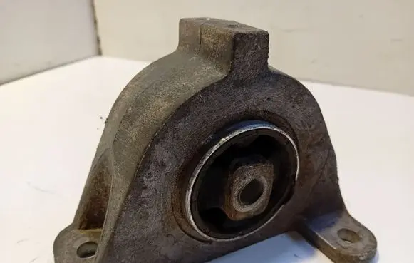 Chrysler Grand Voyager IV Engine mounting bracket