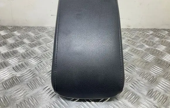 Volkswagen Jetta VI Armrest 5C6864207