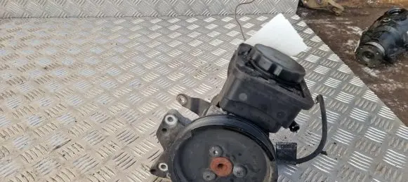 BMW X3 E83 Power steering pump 7692974536