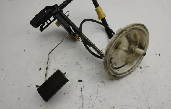 BMW 5 E60 E61 Fuel level sensor 6765849
