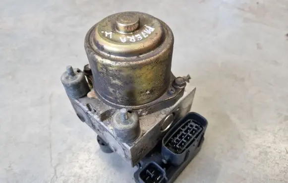 Mitsubishi Pajero Sport I ABS Pump MR955425