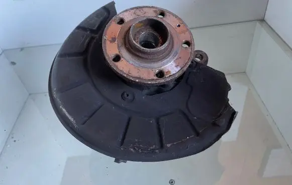 Volkswagen Touran II Front wheel hub spindle knuckle