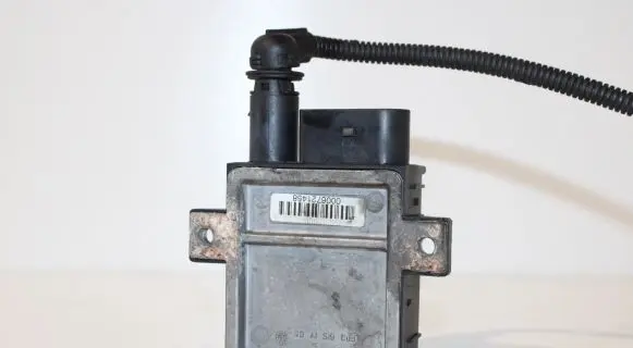 BMW 5 E60 E61 Glow plug pre-heat relay E2110022360