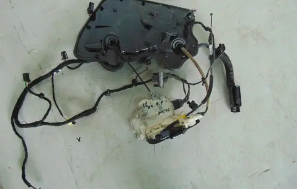 Audi A8 S8 D4 4H Front door lock 4H1837016E