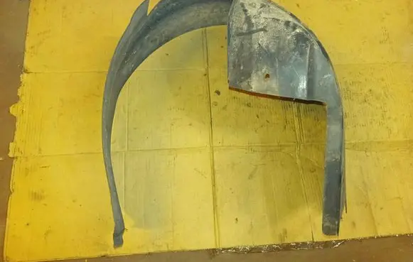 Front wheel arch liner splash guards