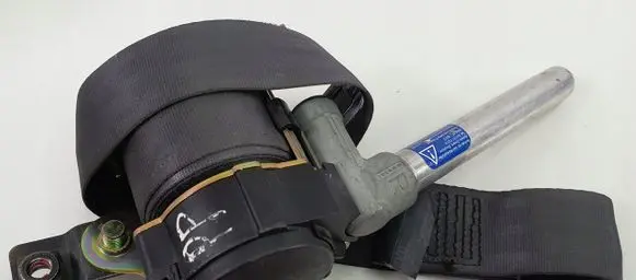 Volvo C70 Front seatbelt 8614679