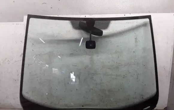 Volkswagen Golf Plus Front windscreen/windshield window