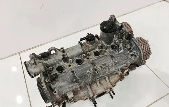 Volkswagen PASSAT B8 Engine head 04E103404AE 04E103479G