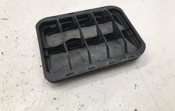 Citroen C5 X Quarter panel pressure vent 9653401280