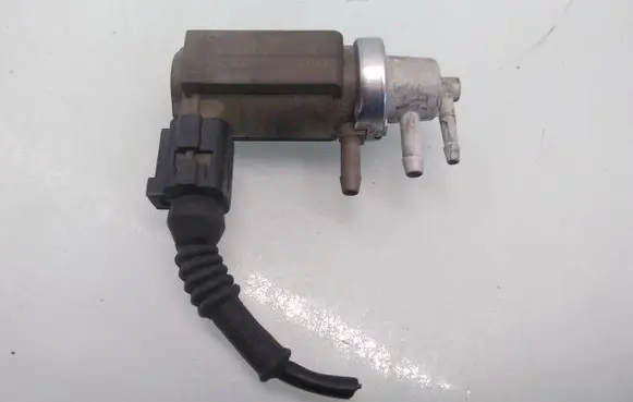 Audi A6 S6 C5 4B Turbo solenoid valve 059906627