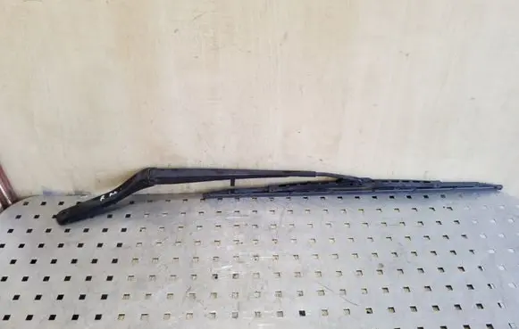 Front wiper blade arm