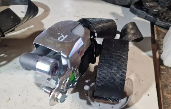 Hyundai i20 (PB PBT) Front seatbelt