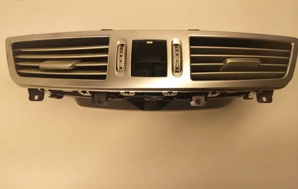 Mercedes-Benz S W221 Dash center air vent grill A2218300954