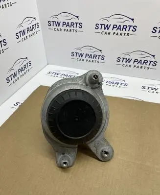 Mercedes-Benz C W205 Engine mount bracket 2052406717