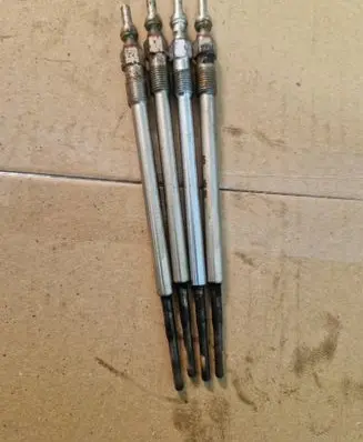 Opel Zafira C Glow plug 55564162