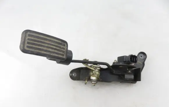 Toyota RAV 4 (XA20) Accelerator throttle pedal 8928133010