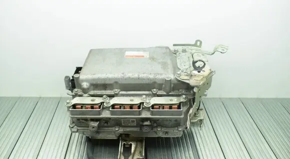Toyota RAV 4 (XA40) Voltage converter inverter G92A042030 G927048060