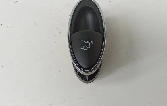 Mercedes-Benz CLS C219 Tailgate opening switch A2118210379 SWF502061