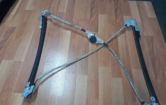 Chrysler Voyager Front window lifting mechanism without motor