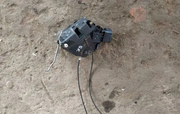 Mazda 3 I Rear door lock