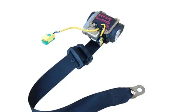 Volkswagen Touareg I Rear seatbelt 560981701