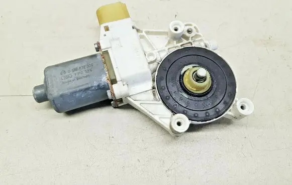 BMW 1 E81 E87 Front door window regulator motor 0130822226