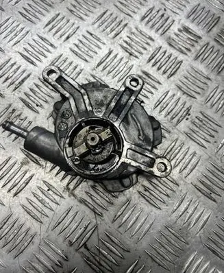 Lexus IS 220D-250-350 Vacuum pump 22110539