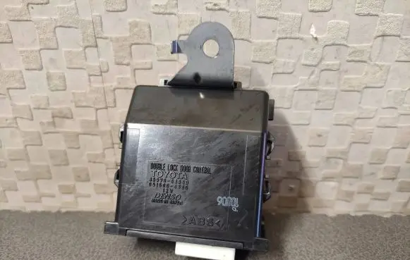 Lexus RX 450H Door central lock control unit/module 8597048040