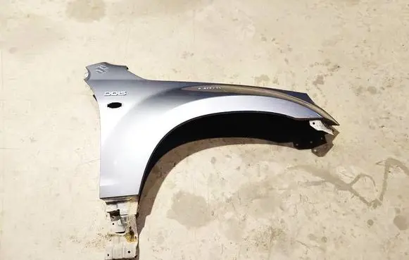 Suzuki Grand Vitara II Fender Pilka