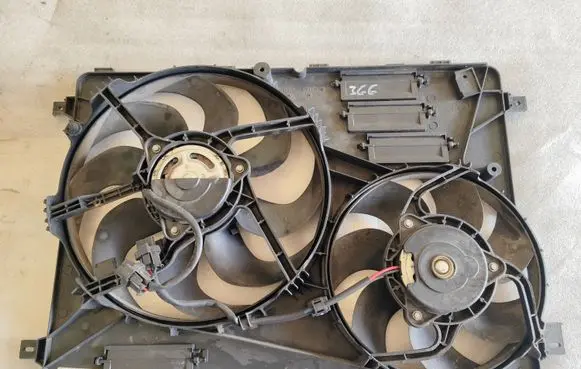 Volvo V60 Radiator cooling fan shroud P31368445 6G918C607